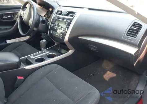 2015 Nissan Altima 2.5 S z USA, uszkodzony, nr VIN 1N4AL3AP1FC468406